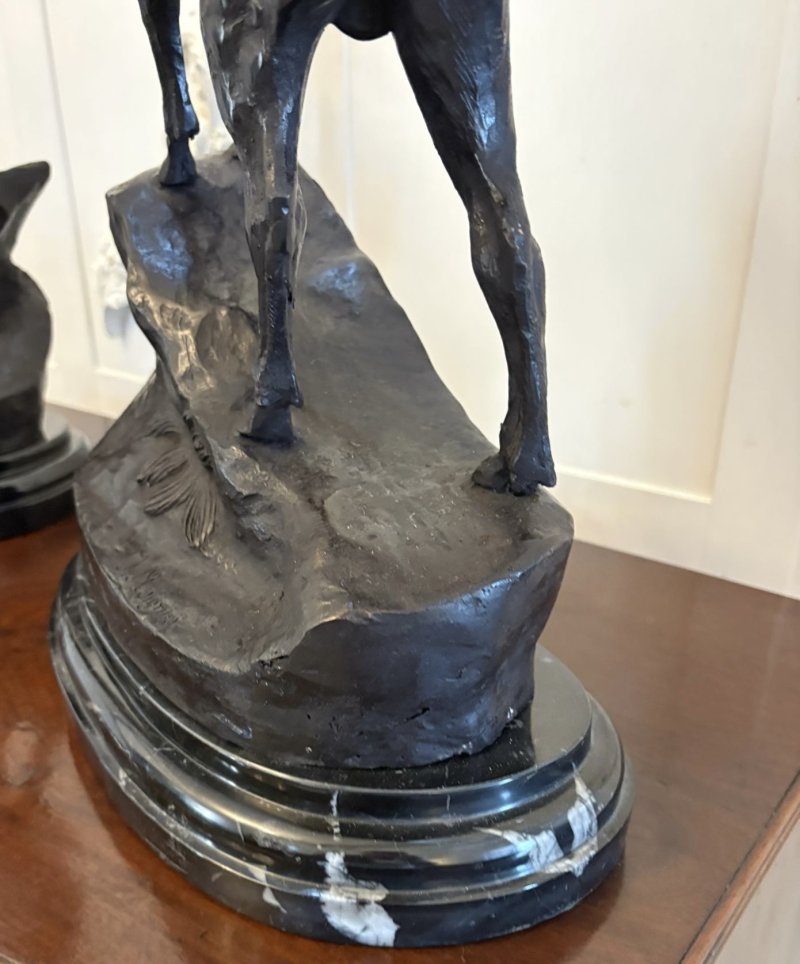 Pair of Exceptional Quality Bronze Highland Stags Mounted on Marble Bases by Jules Moigniez - Image 4